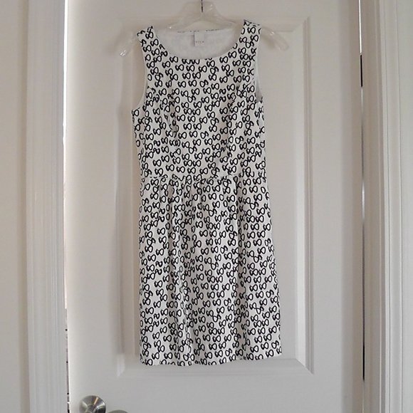 White Dress - Picture 1 of 3